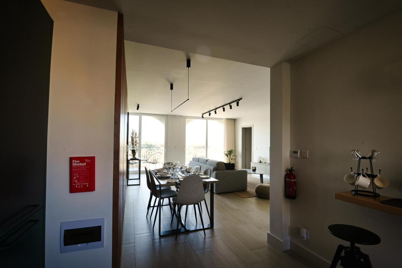 Cliff Edge Apartment In ซากฮรา ภายนอก รูปภาพ