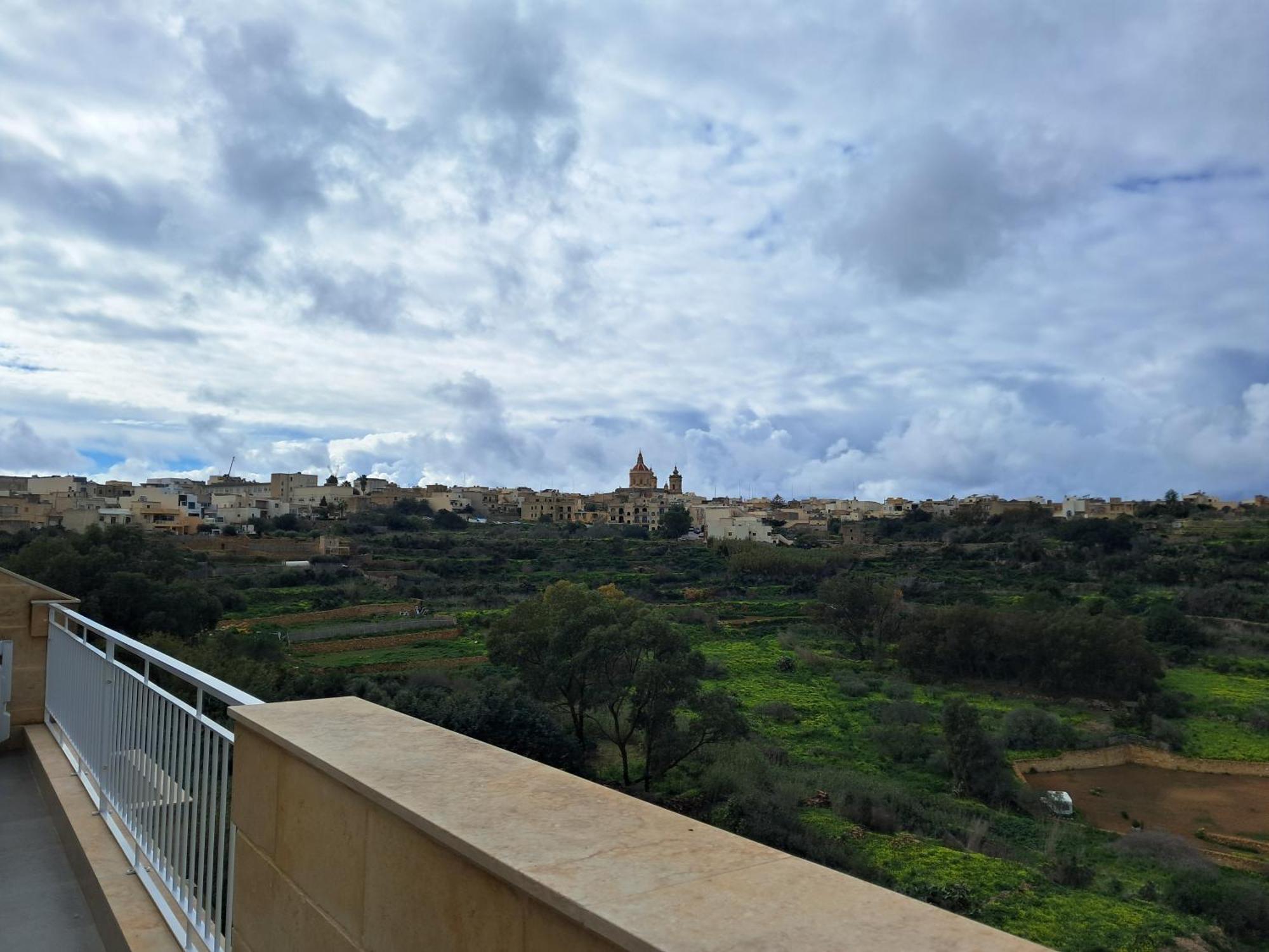 Cliff Edge Apartment In ซากฮรา ภายนอก รูปภาพ