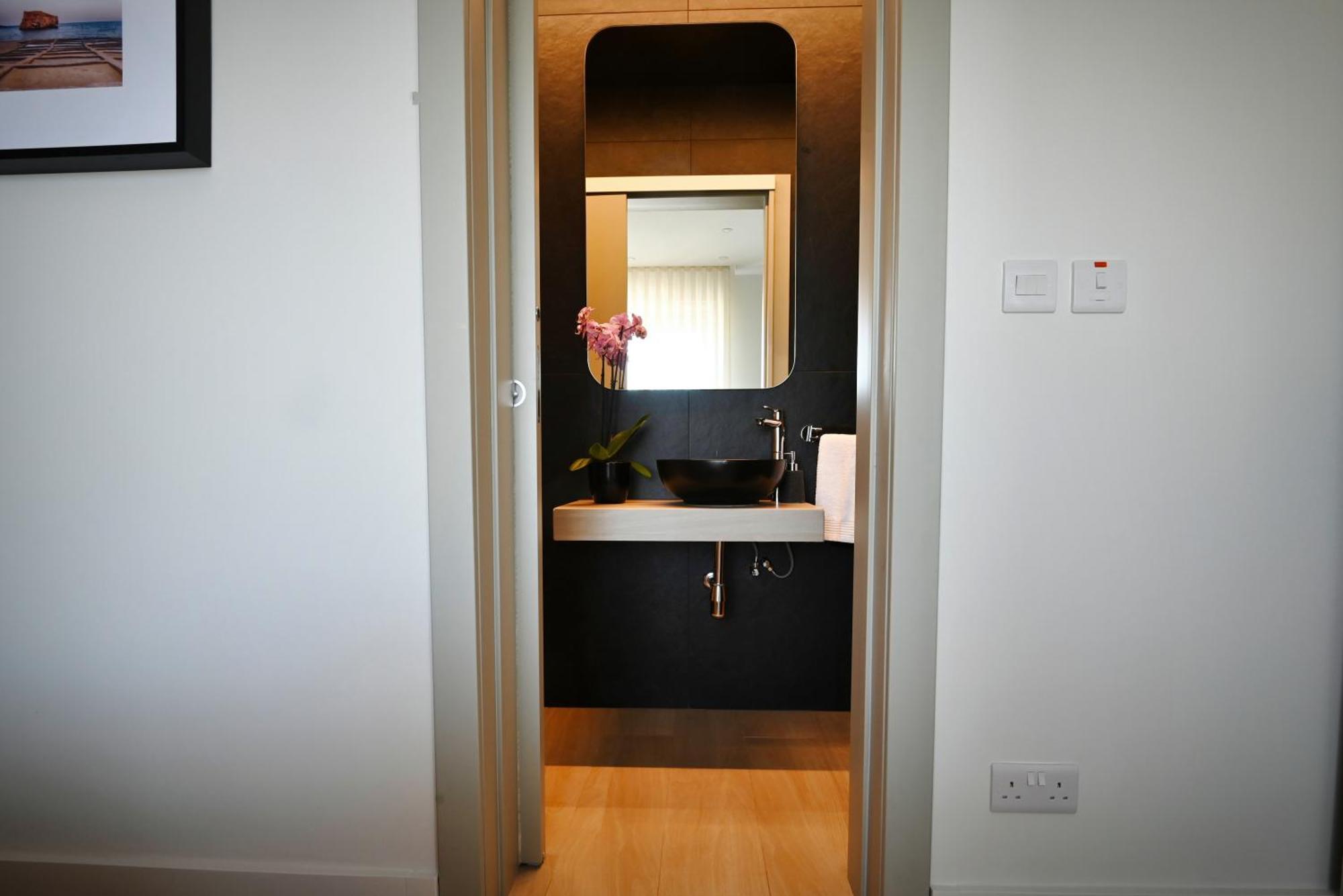 Cliff Edge Apartment In ซากฮรา ภายนอก รูปภาพ