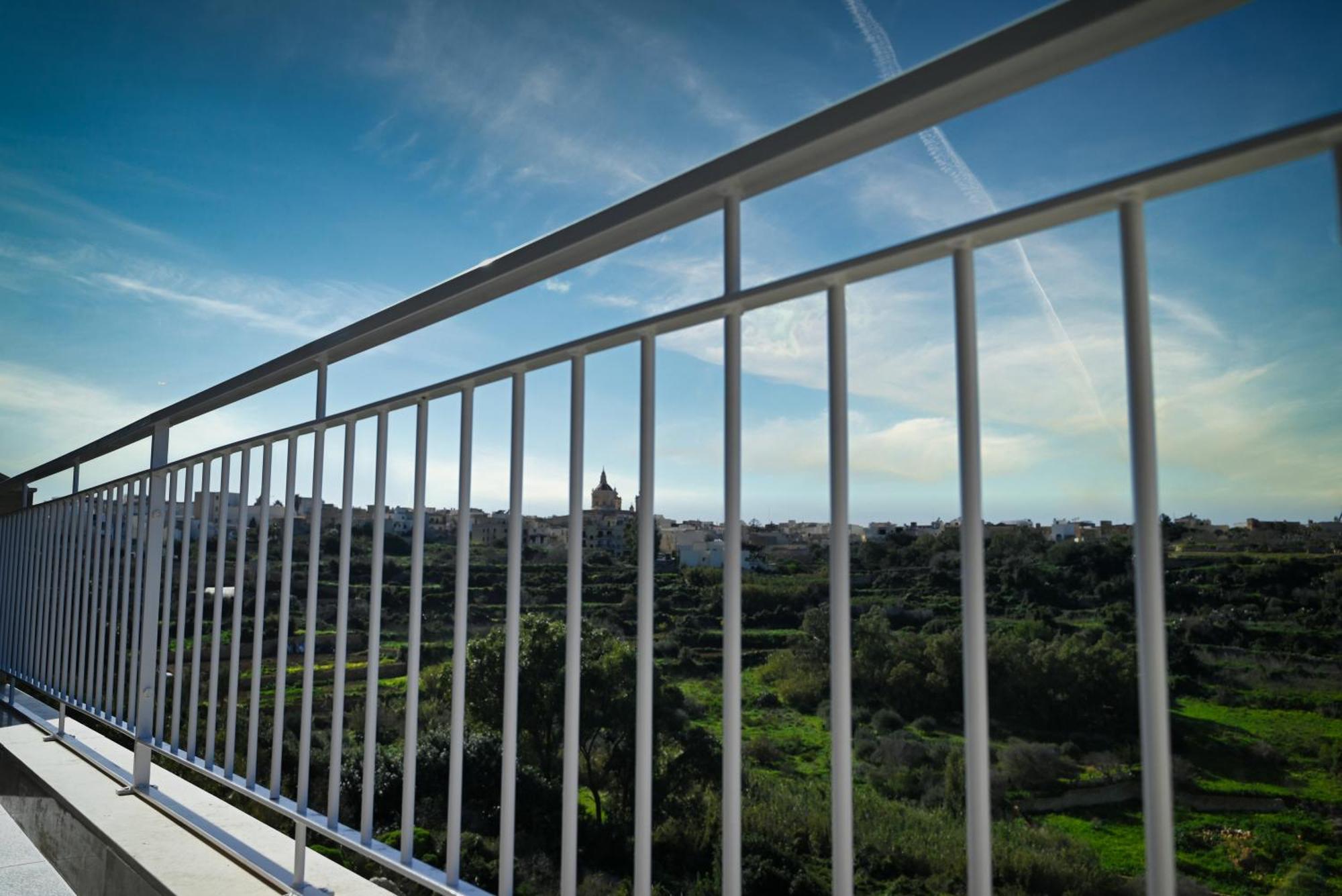 Cliff Edge Apartment In ซากฮรา ภายนอก รูปภาพ