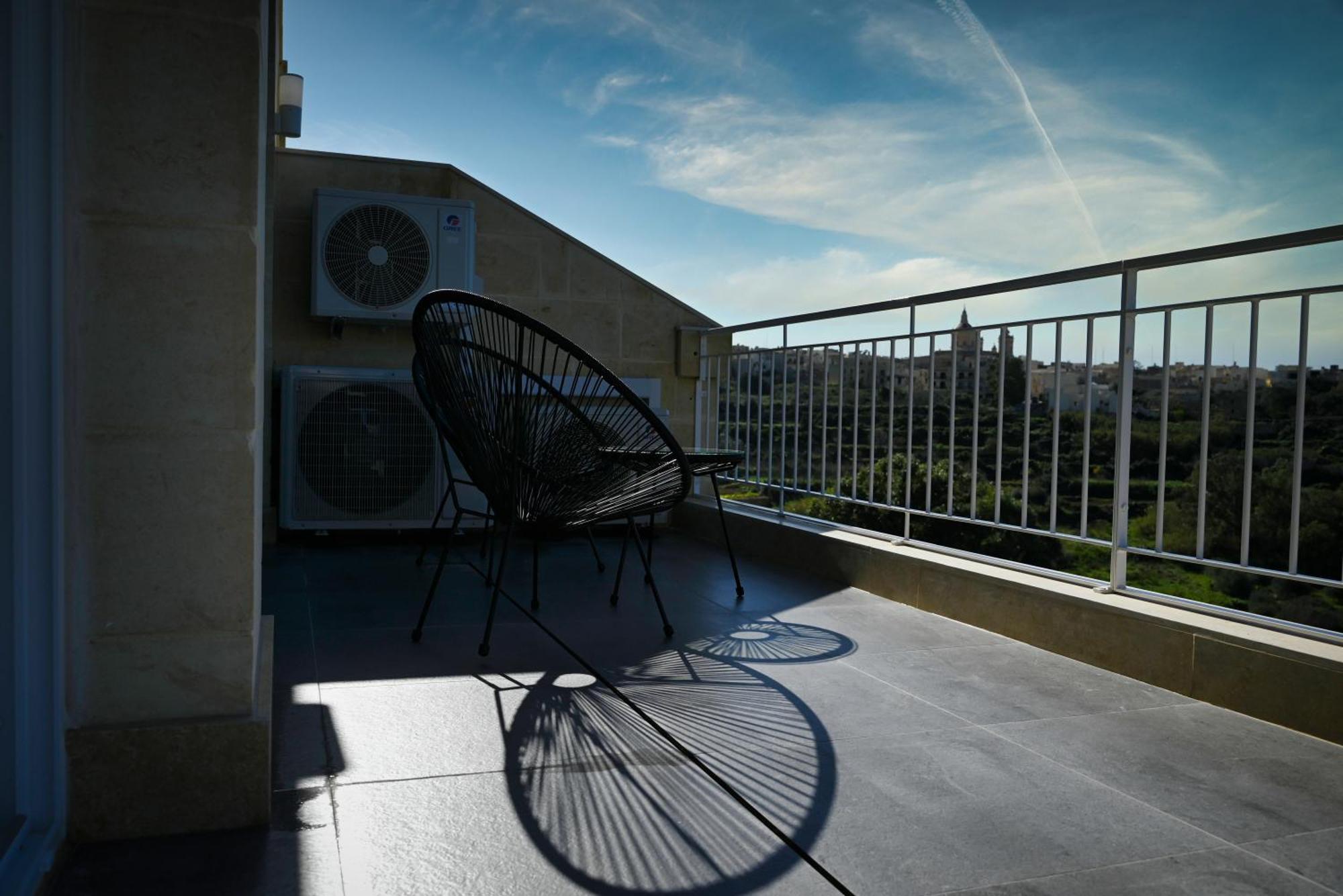 Cliff Edge Apartment In ซากฮรา ภายนอก รูปภาพ