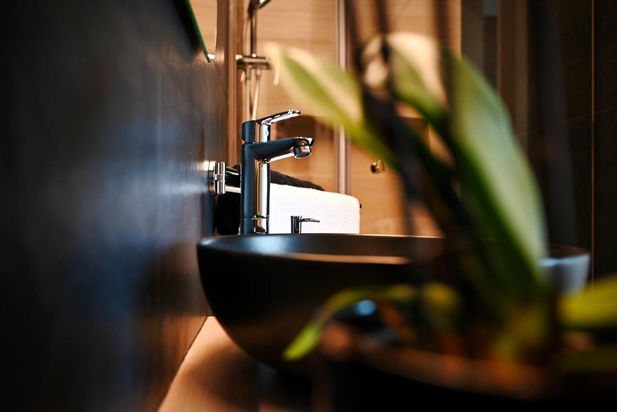 Cliff Edge Apartment In ซากฮรา ภายนอก รูปภาพ